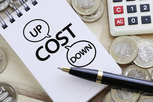 COSTの文字列とボールペン