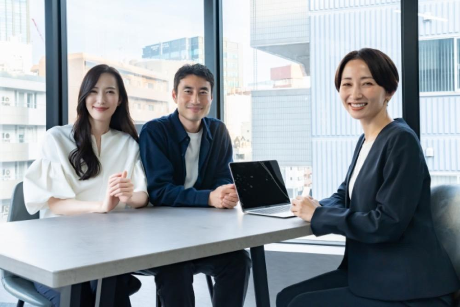相談する夫婦