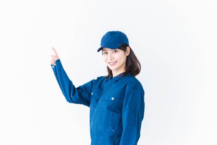 女性作業員 点検