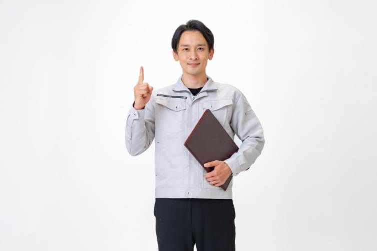 定期点検 作業男性