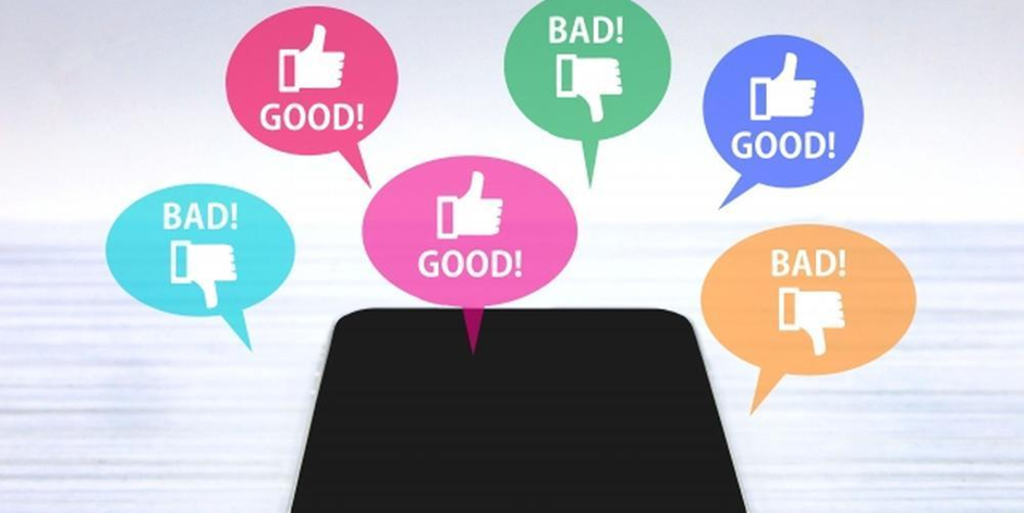 スマートフォンの上に浮かぶ「GOOD」「BAD」の評価吹き出しが並ぶイメージ